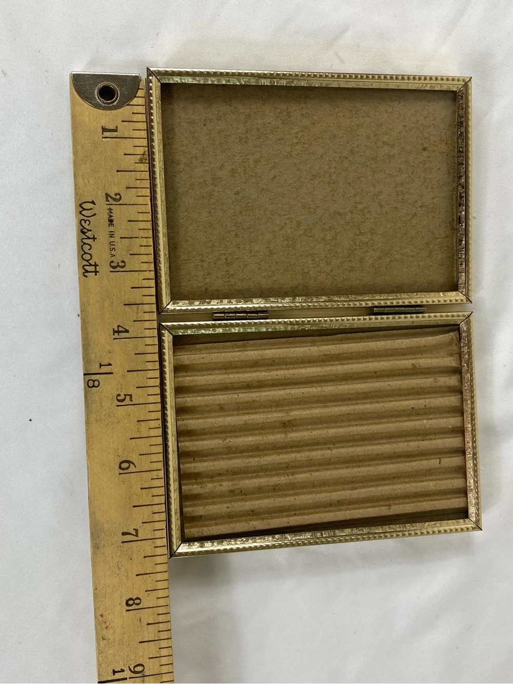 Vintage Gold Foldable Photo Frame with Ribbed Interior